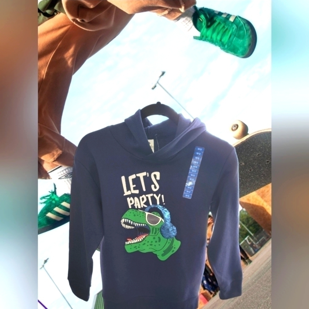 BOYS Sweatshirt NWT
